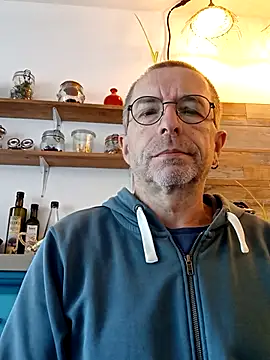 Snapshot of Xavspank2 chatting on 10/15/25, 10:04 Xavspank2 online show from 10/15/25, 10:04