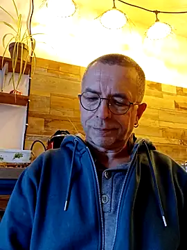 Snapshot of Xavspank2 chatting on 11/13/25, 09:41 Xavspank2 online show from 11/13/25, 09:41