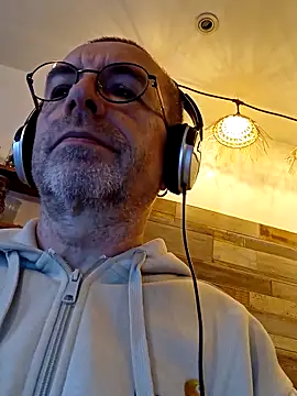 Snapshot of Xavspank2 chatting on 12/15/25, 10:30 Xavspank2 online show from 12/15/25, 10:30