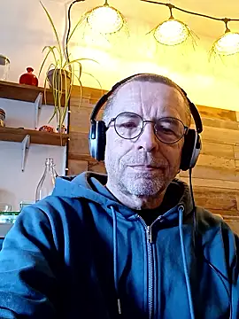 Snapshot of Xavspank2 chatting on 01/10/26, 03:03 Xavspank2 online show from 01/10/26, 03:03