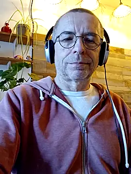 Snapshot of Xavspank2 chatting on 03/10/26, 10:42 Xavspank2 online show from 03/10/26, 10:42