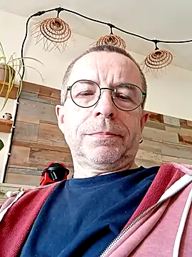 Snapshot of Xavspank2 chatting on 03/17/26, 02:31 Xavspank2 online show from 03/17/26, 02:31