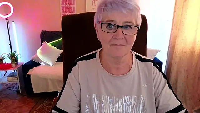 Sandra Snowflake online show from 06/17/26, 11:12