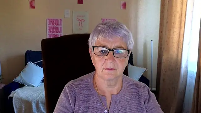 Sandra Snowflake online show from 06/18/26, 04:02