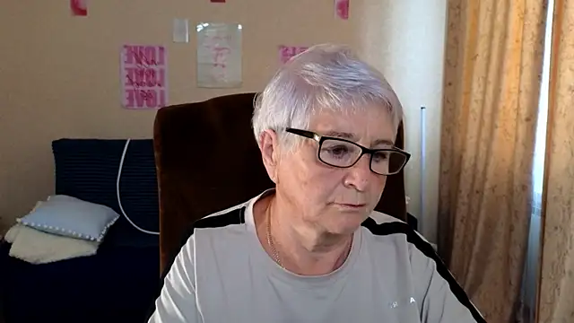 Sandra Snowflake online show from 06/23/26, 03:59