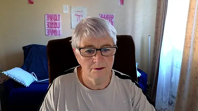Sandra Snowflake online show from 06/24/26, 03:49