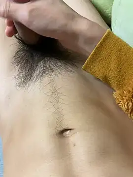 Snapshot of tsune694 chatting on 11/11/25, 04:07 tsune694 online show from 11/11/25, 04:07