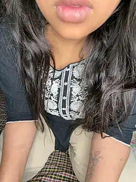 Sassy-soumu online show from 11/11/25, 07:47