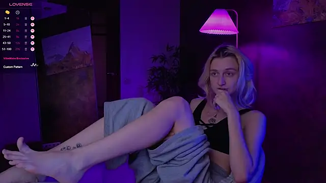 aishiro online show from 10/01/25, 09:15