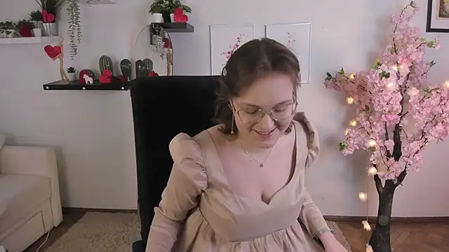 Snapshot of Rada_Woods chatting on 02/17/25, 11:13 Rada Woods online show from 02/17/25, 11:13