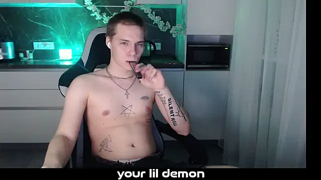 Snapshot of yourlildemon chatting on 02/28/26, 07:04 yourlildemon online show from 02/28/26, 07:04