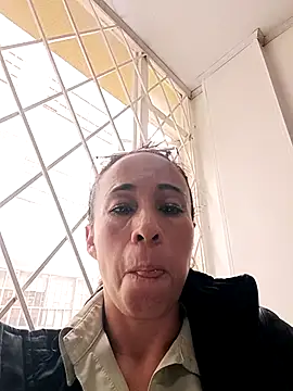 Snapshot of Coeur_de_luxure chatting on 03/26/26, 06:46 Coeur de luxure online show from 03/26/26, 06:46