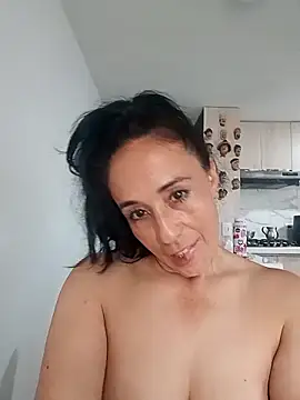 Snapshot of Coeur_de_luxure chatting on 04/16/26, 09:39 Coeur de luxure online show from 04/16/26, 09:39