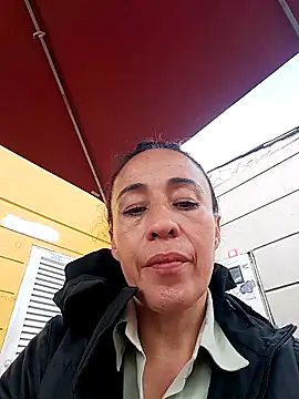 Snapshot of Coeur_de_luxure chatting on 04/18/26, 01:15 Coeur de luxure online show from 04/18/26, 01:15