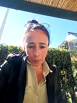Snapshot of Coeur_de_luxure chatting on 05/01/26, 01:37 Coeur de luxure online show from 05/01/26, 01:37