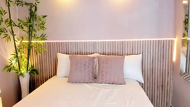 Snapshot of GeorginaReyes chatting on 03/19/25, 10:42 GeorginaReyes online show from 03/19/25, 10:42