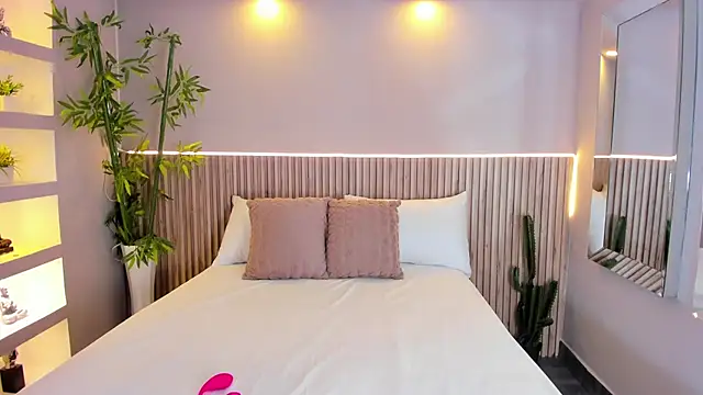 Snapshot of GeorginaReyes chatting on 10/06/25, 10:51 GeorginaReyes online show from 10/06/25, 10:51