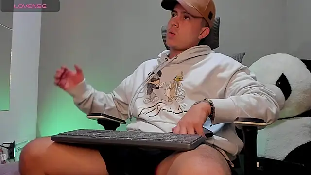 Snapshot of mattiwsmorris_ chatting on 10/23/25, 03:39 mattiwsmorris online show from 10/23/25, 03:39