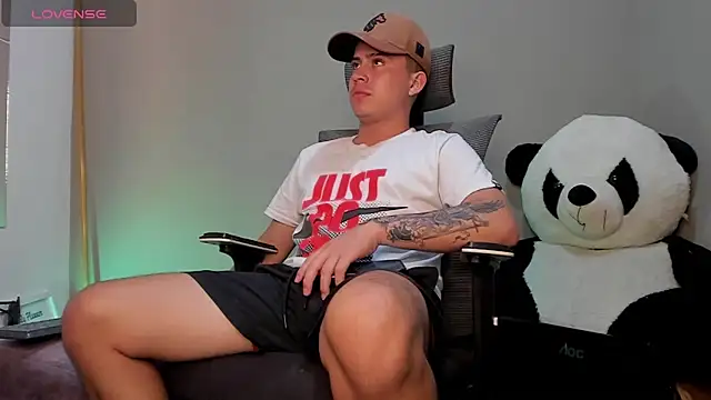 Snapshot of mattiwsmorris_ chatting on 10/25/25, 07:27 mattiwsmorris online show from 10/25/25, 07:27