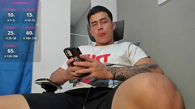 Snapshot of mattiwsmorris_ chatting on 01/15/26, 02:27 mattiwsmorris online show from 01/15/26, 02:27