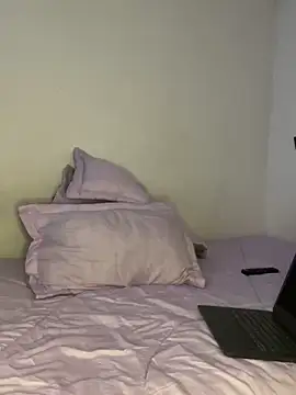 Snapshot of Ohno101 chatting on 02/28/25, 08:18 Ohno101 online show from 02/28/25, 08:18