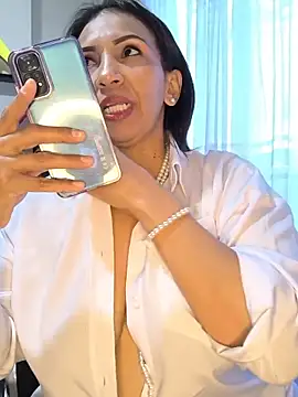 Snapshot of Mrsvictoriaaa chatting on 05/13/26, 08:06 Mrsvictoriaaa online show from 05/13/26, 08:06