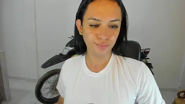 Snapshot of Ladyy_Sweet22 chatting on 06/04/26, 06:30 Ladyy Sweet22 online show from 06/04/26, 06:30