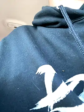 Snapshot of QueenM3 chatting on 09/26/25, 03:27 QueenM3 online show from 09/26/25, 03:27