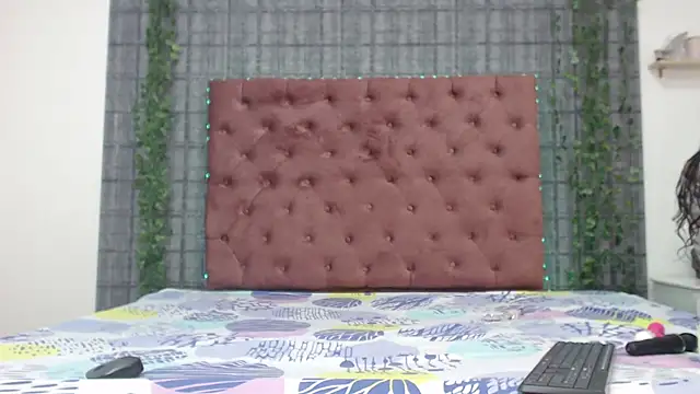 Snapshot of Mia__coluccy chatting on 03/13/25, 03:33 Mia  coluccy online show from 03/13/25, 03:33