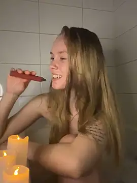 cosplayercutie0w0 online show from 03/22/25, 10:37