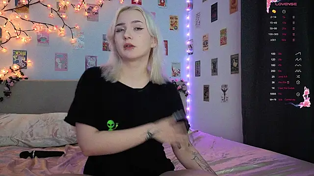 Snapshot of Nasy chatting on 03/12/26, 06:36 Nasy online show from 03/12/26, 06:36