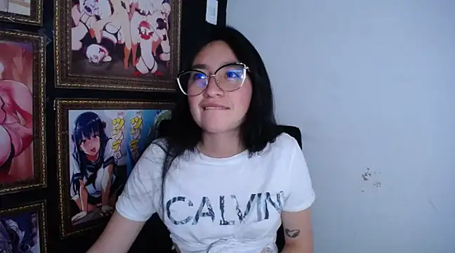 Snapshot of Arielle_lov chatting on 02/16/25, 01:27 Arielle lov online show from 02/16/25, 01:27