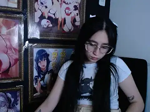 Snapshot of Arielle_lov chatting on 02/17/25, 06:53 Arielle lov online show from 02/17/25, 06:53