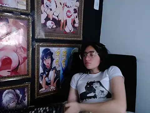 Snapshot of Arielle_lov chatting on 02/17/25, 01:21 Arielle lov online show from 02/17/25, 01:21