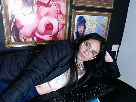 Snapshot of Arielle_lov chatting on 02/24/25, 05:54 Arielle lov online show from 02/24/25, 05:54