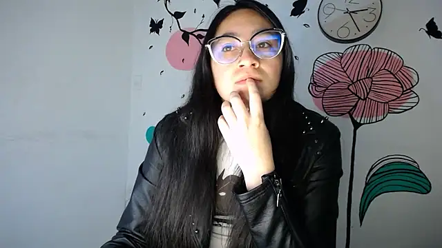 Snapshot of Arielle_lov chatting on 03/01/25, 11:17 Arielle lov online show from 03/01/25, 11:17