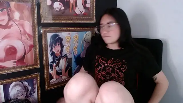 Snapshot of Arielle_lov chatting on 03/05/25, 06:01 Arielle lov online show from 03/05/25, 06:01