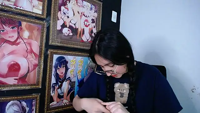 Snapshot of Arielle_lov chatting on 03/06/25, 05:43 Arielle lov online show from 03/06/25, 05:43