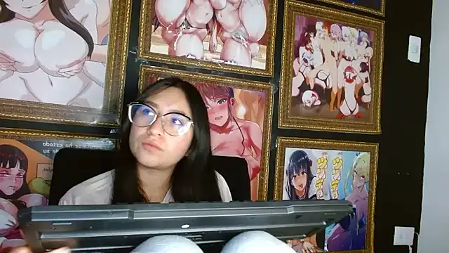 Snapshot of Arielle_lov chatting on 03/12/25, 05:49 Arielle lov online show from 03/12/25, 05:49