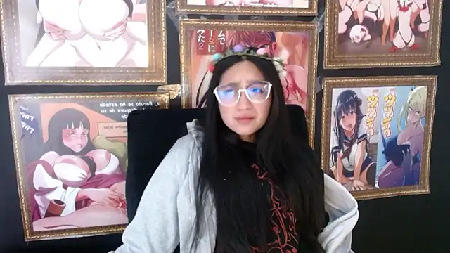 Snapshot of Arielle_lov chatting on 03/17/25, 11:42 Arielle lov online show from 03/17/25, 11:42