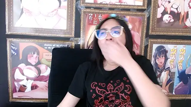 Snapshot of Arielle_lov chatting on 03/17/25, 05:49 Arielle lov online show from 03/17/25, 05:49