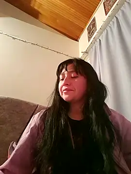 Snapshot of Arielle_lov chatting on 09/19/25, 04:03 Arielle lov online show from 09/19/25, 04:03