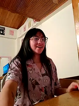 Snapshot of Arielle_lov chatting on 10/01/25, 12:05 Arielle lov online show from 10/01/25, 12:05