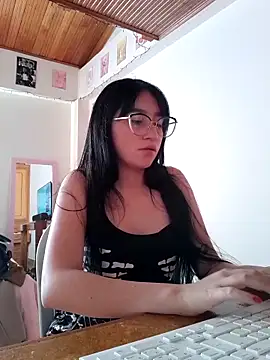 Snapshot of Arielle_lov chatting on 10/08/25, 08:39 Arielle lov online show from 10/08/25, 08:39