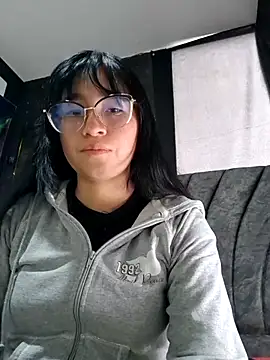 Snapshot of Arielle_lov chatting on 10/20/25, 11:54 Arielle lov online show from 10/20/25, 11:54