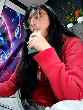 Snapshot of Arielle_lov chatting on 10/21/25, 11:44 Arielle lov online show from 10/21/25, 11:44