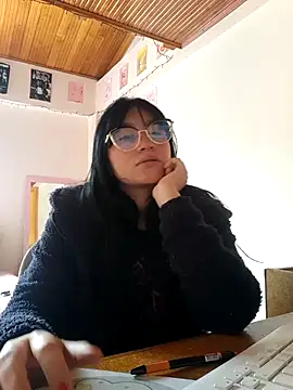 Snapshot of Arielle_lov chatting on 10/23/25, 04:17 Arielle lov online show from 10/23/25, 04:17