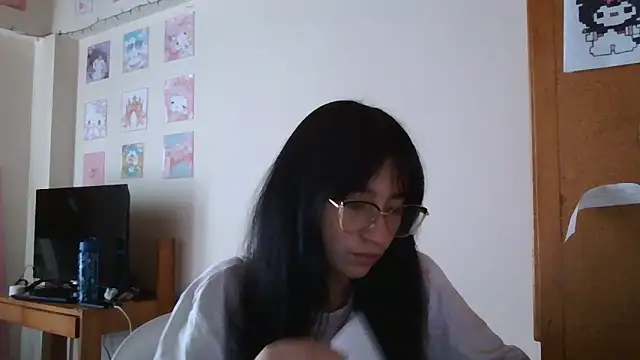 Snapshot of Arielle_lov chatting on 10/27/25, 04:11 Arielle lov online show from 10/27/25, 04:11