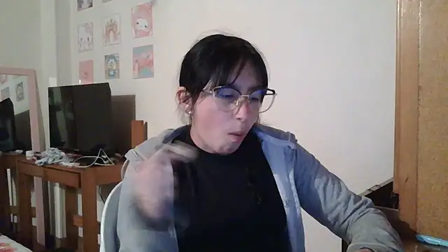 Snapshot of Arielle_lov chatting on 10/30/25, 10:32 Arielle lov online show from 10/30/25, 10:32