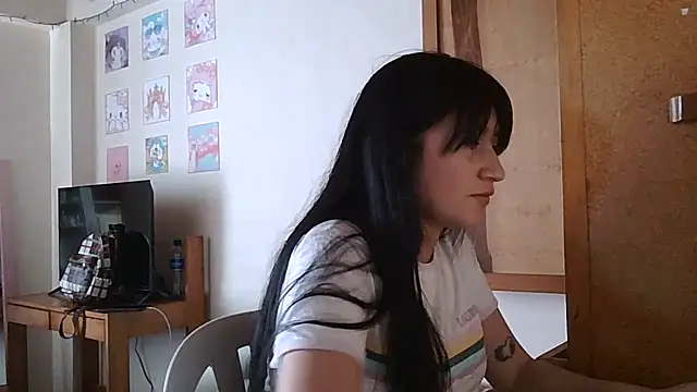 Snapshot of Arielle_lov chatting on 11/12/25, 07:35 Arielle lov online show from 11/12/25, 07:35